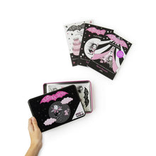 Cargar imagen en el visor de la galería, Cofre Isadora Moon - Harriet Muncaster