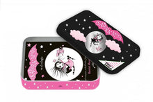 Cargar imagen en el visor de la galería, Cofre Isadora Moon - Harriet Muncaster