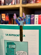 Cargar imagen en el visor de la galería, Marcapáginas metálico Stitch
