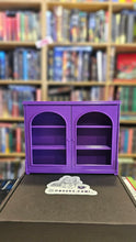 Cargar imagen en el visor de la galería, Librero grande decorativo con puertas - morado
