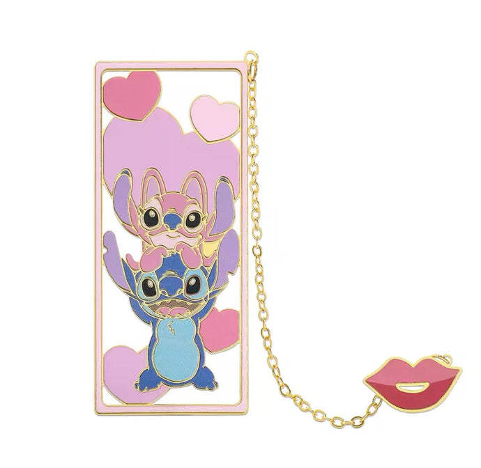 Marcapáginas metálico con colgante de beso de Stitch y Angel