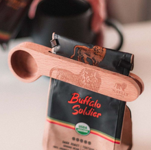 Cargar imagen en el visor de la galería, Cuchara medidora Spoon clip - Marley Coffee
