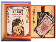 Cargar imagen en el visor de la galería, Tarot. La sagrada hermandad - Ashawnee Dubarry
